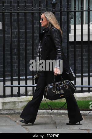 Business Leader arrivano al 10 di Downing Street per il Business Advisory Group incontro con il Primo Ministro David Cameron. Londra, Inghilterra - 20.05.13 con: Angela Ahrendts,CEO di Burberry dove: Londra, Regno Unito quando: 20 Maggio 2013 Foto Stock