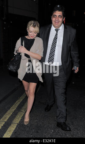 La marca di Russell e Sheridan Smith visto su una notte fuori al Soho teatro cabaret comico Bar, Sheridan lascia presto e viene accompagnato a un hotel nelle vicinanze dalla marca di Russell è dotato di driver: Sheridan Smith Dove: Londra, Regno Unito quando: 22 Maggio 2013 Foto Stock