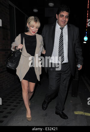 La marca di Russell e Sheridan Smith visto su una notte fuori al Soho teatro cabaret comico Bar, Sheridan lascia presto e viene accompagnato a un hotel nelle vicinanze dalla marca di Russell è dotato di driver: Sheridan Smith Dove: Londra, Regno Unito quando: 22 Maggio 2013 Foto Stock