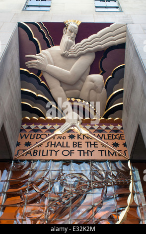 Rilievo basso art deco pannello di 'La Sapienza' a 30 Rockefeller Plaza Foto Stock