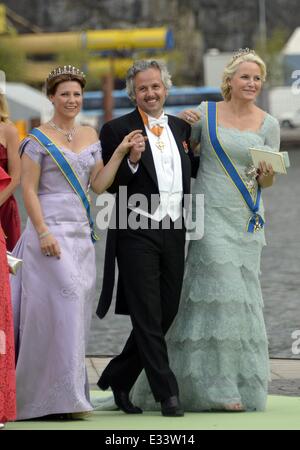 La principessa Madeleine di Svezia, Christopher O'Neill e gli ospiti arrivano per il loro banchetto di nozze, ospitato da Re Carl Gustaf XIV e la Regina Silvia a Drottningholm con: Crown Princess Mette-Marit della Norvegia,Ari Behn,Principessa Martha Louise dove: Drottningholm, Svezia quando: 08 giu 2013 **Non disponibile per la pubblicazione in Francia, Paesi Bassi, Belgio, Spagna e Italia. Disponibile per il resto del mondo. ** Foto Stock