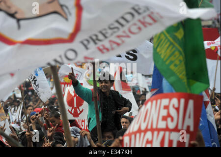 Jakarta, Indonesia. Il 22 giugno, 2014. I sostenitori del indonesiano candidato presidenziale Prabowo Subianto assistere ad una campagna di Jakarta, Indonesia, il 22 giugno 2014. Indonesia possa tenere le elezioni presidenziali il 9 luglio. Credito: Agung Kuncahya B./Xinhua/Alamy Live News Foto Stock