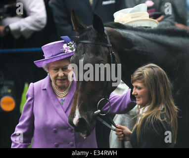 La Queens stima cavallo vince la Coppa d'Oro al Royal Ascot. È la prima volta in gara le 207 anni di storia che è stato Foto Stock