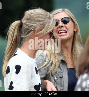 Chelsy Davy a Alnwick Castle in seguito a una prova davanti a Lady Melissa Percy wedding di Thomas Van Strabenzee. Chelsea sarà una damigella al matrimonio. Dotato di: Chelsy Davy dove: Alnwick, Northumberland, Regno Unito quando: 21 Giu 2013 Foto Stock