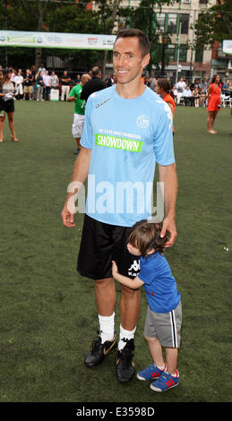 La sesta edizione di Steve Nash Foundation Showdown al Sarah D. Roosevelt Park offre: Steve Nash dove: Hoboken, NY, unite Foto Stock