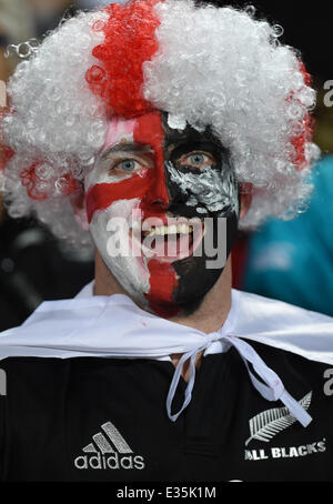 Hamilton, la Nuova Zelanda. Il 21 giugno, 2014. All Blacks fan. Nuova Zelanda All Blacks contro l'Inghilterra. Internazionale di Rugby Union. Terzo test match della serie Steinlager, Hamilton. La Nuova Zelanda. Sabato 21 Giugno 2014. Credito: Azione Sport Plus/Alamy Live News Foto Stock