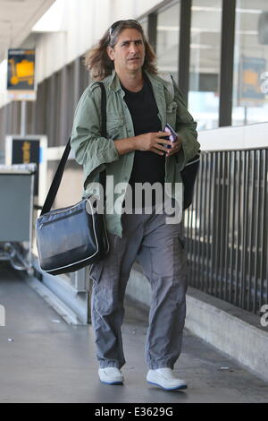 'Sopranos' star Michael Imperioli visto arrivare all'aeroporto LAX con: Michael Imperioli dove: Los Angeles, CA, Regno Stat Foto Stock