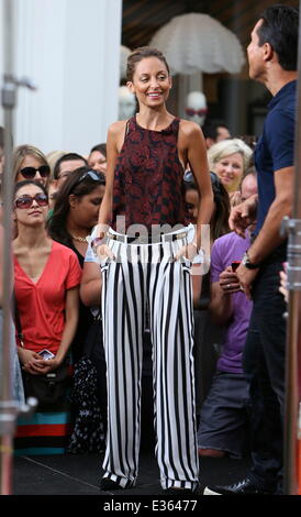 Nicole Richie visto al Grove per un'intervista con Mario Lopez su Extra ...