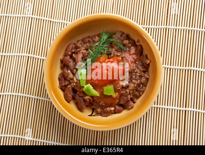 Ful medames - Egyptian,piatto sudanese di cotte e purè di fave servita con olio vegetale, Foto Stock