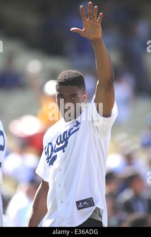 Attore Chadwick Boseman che ha giocato Jackie Robinson nel film '42' butta fuori il primo passo in corrispondenza dei Dodgers gioco. Dotato di: Chadwick Boseman dove: Los Angeles, CA, Stati Uniti quando: 13 Lug 2013 Foto Stock