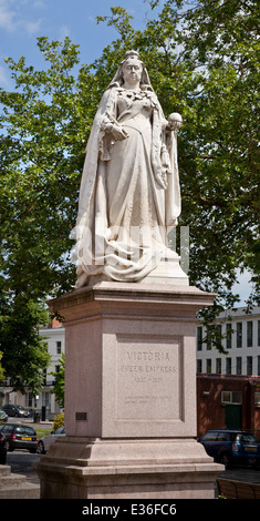 La regina Victoria statua, Royal Leamington Spa Warwickshire, Regno Unito Foto Stock