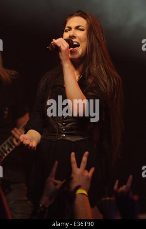 Amaranthe esegue dal vivo presso il Virgin Mobile Mod Club durante il loro primo North American headline tour con: Elize Ryd,Amaranthe dove: Toronto, Canada quando: 20 Lug 2013 Foto Stock