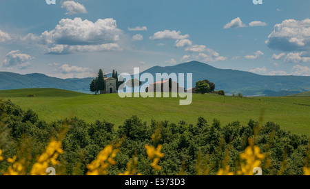 Scenic vista toscano, la Cappella della Madonna di Vitaleta Foto Stock