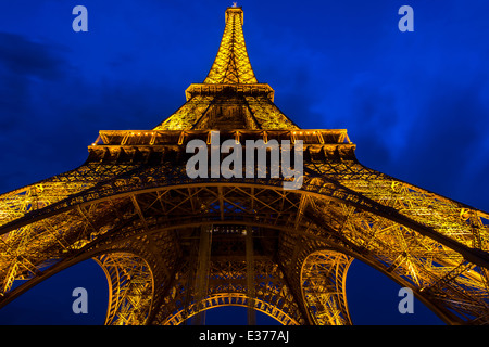 Torre Eiffel, Paris, Francia - nella notte Foto Stock