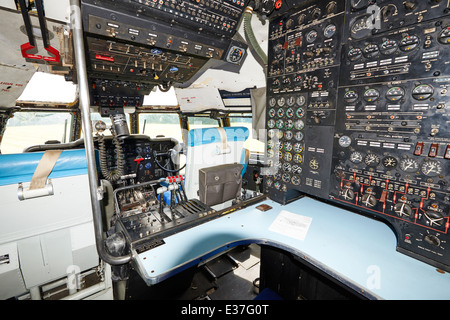 Cockpit del Aero Spacelines Super Guppy turbina Cargo Aereo Bruntingthorpe Airfield LEICESTERSHIRE REGNO UNITO Foto Stock