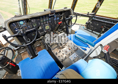 Cockpit del Aero Spacelines Super Guppy turbina Cargo Aereo Bruntingthorpe Airfield LEICESTERSHIRE REGNO UNITO Foto Stock