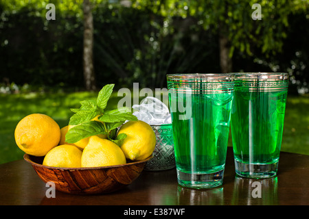 Mint limonata è un arabo tradizionale bevanda rinfrescante Foto Stock