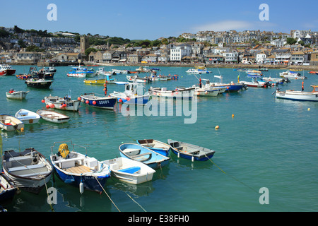 St Ives Harbour, bella giornata d'estate, West Cornwall, England, Regno Unito Foto Stock