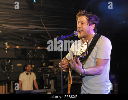 Matt Cardle e Melanie C effettuando in corrispondenza di G-A-Y con: Matt Cardle dove: Londra, Regno Unito quando: 17 Ago 2013h Foto Stock