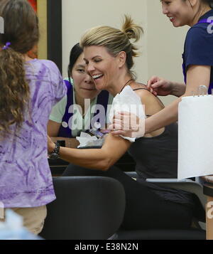 Lori Loughlin avente una manicure e massaggi a un chiodo salon in Beverly Hills offre: Lori Loughlin dove: Los Angeles, CA, Stati Uniti quando: 19 Ago 2013 Foto Stock