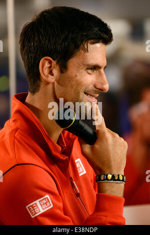 Novak Djokovic visite UNIQLO New York Flagship Store sulla Quinta Avenue con: Novak Djokovic dove: Manhattan, NY, Stati Uniti quando: 20 Ago 2013 Foto Stock