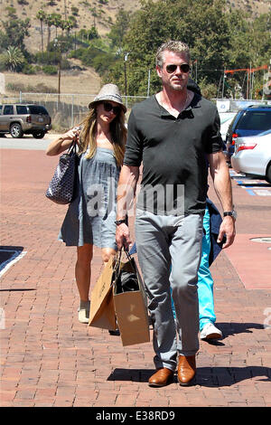 Rebecca Gayheart e Eric Dane pranzo in Malibu guida della loro nuova Ferrari con: Rebecca Gayheart,Eric Dane dove: Los Foto Stock