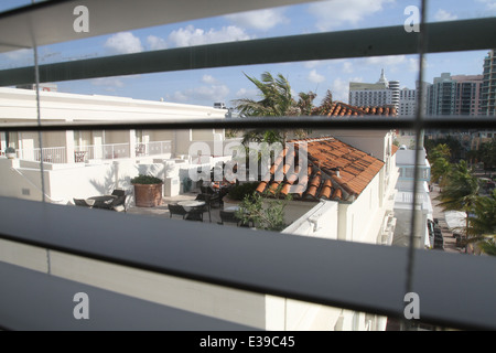 L'eclettico South Beach quartiere di Miami Beach luccica con vita notturna - tutto il giorno lungo il suo hotel in Art Deco. Foto Stock