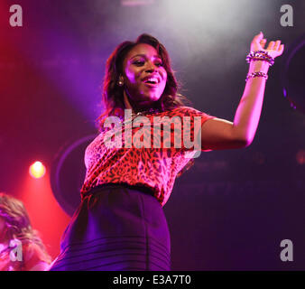 Cher Lloyd, quinto armonia, Jackson Guthy e Natalie estere esibirsi in concerto presso al Best Buy Theatre dotato di: Normani Hamilton,quinta armonia dove: New York City, NY, Stati Uniti quando: 07 Set 2013 Foto Stock