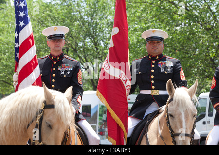 US Marine Corps Color Guard a cavallo - USA Foto Stock