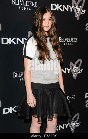 DKNY festeggia i 25 anni con una festa di compleanno con: Hailee Steinfeld dove: New York, NY, Stati Uniti quando: 09 Set 2013 Foto Stock