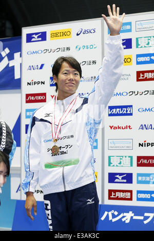 Tatsumi International Piscina, Tokyo, Giappone. Il 21 giugno, 2014. Noriko Inada, 21 giugno 2014 - Nuoto : Japan Open 2014, Donne 50m dorso Premiazione al Tatsumi International Piscina, Tokyo, Giappone. © Yusuke Nakanishi AFLO/sport/Alamy Live News Foto Stock