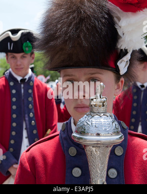 Ci femmina Colonial marching band leader azienda baton - USA Foto Stock