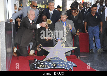 Barry White postumo onorato con la stella sulla Hollywood Walk of Fame per il suo compleanno con: Glodean bianco,Berry Gordy,Leron Gubler dove: Los Angeles, CA, Stati Uniti quando: 12 Set 2013 Foto Stock