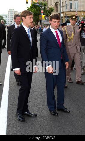 Lussemburgo, 22-06-2014 Principe Louis e Principe Seabastian - Membri del Lussemburgo famiglia granducale assiste questa sera, un giorno prima della Giornata Nazionale, celebrazioni a Place des Martyrs in Lussemburgo. Foto: Albert Ph. van der Werf/EPR// - NESSUN SERVIZIO DI FILO Foto Stock