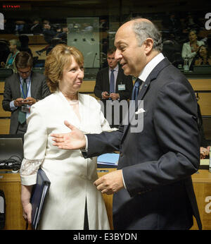 Lussemburgo Il Lussemburgo. Il 23 giugno, 2014. Il Ministro degli esteri francese Laurent Fabius (R ) e Catherine Ashton Alto Rappresentante dell'Unione per gli Affari Esteri e la politica di sicurezza (ministro degli Esteri UE) durante il Consiglio dei Ministri esteri Ue (FAC) al Consiglio europeo ha sede a Lussemburgo il 23.06.2014 . All'ordine del giorno dei ministri europei : Ucraina, Libia, Siria e Iraq. Credito: Wiktor Dabkowski/ZUMAPRESS.com/Alamy Live News Foto Stock