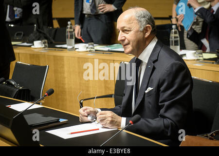 Lussemburgo Il Lussemburgo. Il 23 giugno, 2014. Il Ministro degli esteri francese Laurent Fabius durante il Consiglio dei Ministri esteri Ue (FAC) al Consiglio europeo ha sede a Lussemburgo il 23.06.2014 . All'ordine del giorno dei ministri europei : Ucraina, Libia, Siria e Iraq. Credito: Wiktor Dabkowski/ZUMAPRESS.com/Alamy Live News Foto Stock