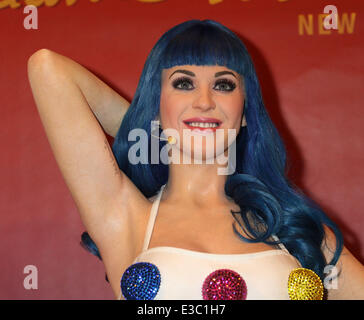 Mai visto prima Katy Perry cera figura svelata in NYC. Il suo designer ricreato il vestito solo per la cera figura. Dotato di: Katy Perry in cera dove: New York, NY, Stati Uniti quando: 24 Set 2013 Foto Stock