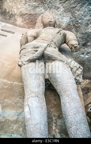 Sculture di roccia di Shiva nella grotta di Elephanta, isola Elephanta, Mumbai, Maharashtra, India Foto Stock