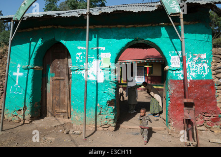 La Chiesa locale porta d ingresso. Gonder. Etiopia settentrionale Foto Stock