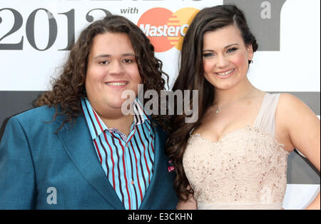 Il classico Brit Awards 2013 tenutosi presso la Royal Albert Hall - Arrivi con: Jonathan Antoine,Charlotte Jaconelli dove: Lo Foto Stock