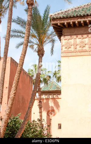 Il verde tetto di tegole-cime delle Tombe Saadiane a Marrakech, Marocco, Africa del Nord. Foto Stock