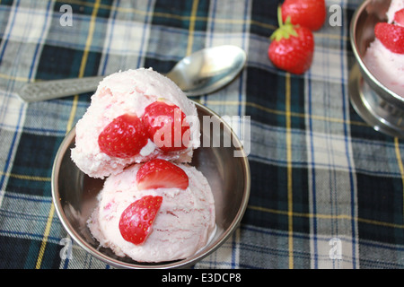 Gelato alla fragola Foto Stock