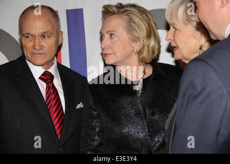 Voce di settembre undicesimo ricordate sempre Gala - Arrivi all'interno dotato di: Ray Kelly,Hilary Clinton dove: New York City, NY, Stati Uniti quando: 17 Ott 2013 Foto Stock