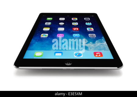 Apple iPad Air cut-out su sfondo bianco con ombre e tracciato di ritaglio Foto Stock