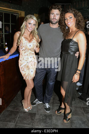 Brody Jenner notte al Roxxy con Julie Dorenbos e Susie Celek dotate: Julie Dorenbos,Brody Jenner,Susie Celek dove: Philadelphia, PA, Stati Uniti quando: 19 Ott 2013 Foto Stock