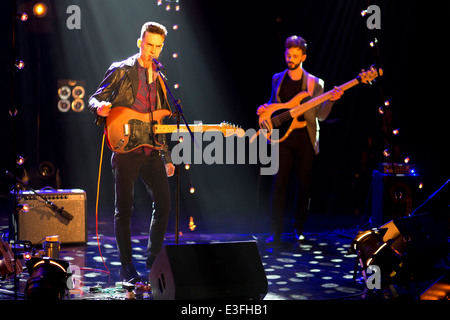 Victor Marichal (voce e chitarra), David Kyle Payne (bass), Victor & la pioggia cane, registrazione su ITV Studios di Londra UK. Foto Stock