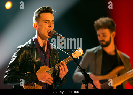 Victor Marichal (voce e chitarra), David Kyle Payne (bass), Victor & la pioggia cane, registrazione su ITV Studios di Londra UK. Foto Stock