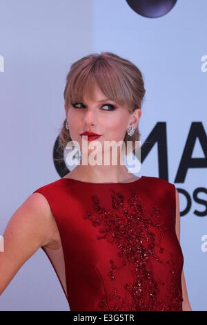 47° Annual CMA Awards Red Carpet alla Bridgestone Arena di Nashville, TN con: Taylor Swift dove: Nashville, Tennessee, Stati Uniti quando: 07 Nov 2013 Foto Stock