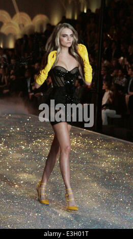 Justin Biebers Victoria Secret model amico Cara Delevingne presso il Victoria Secret Fashion Show con: Cara Delevingne dove: New York New York, Stati Uniti quando: 14 Nov 2013 Foto Stock