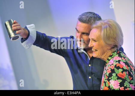 BBC Good Food Show apertura photocall tenutosi presso l'Olympia. Dotato di: Paul Hollywood,Maria Berry dove: London Regno Unito quando: 15 Nov 2013 Foto Stock